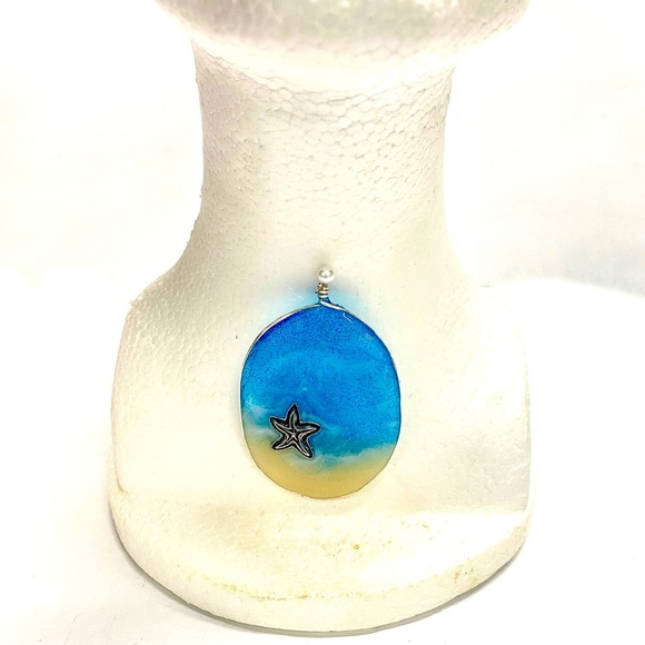 HANDMADE Starfish Ocean Resin Art Statement Pendant - Picture 4 of 9